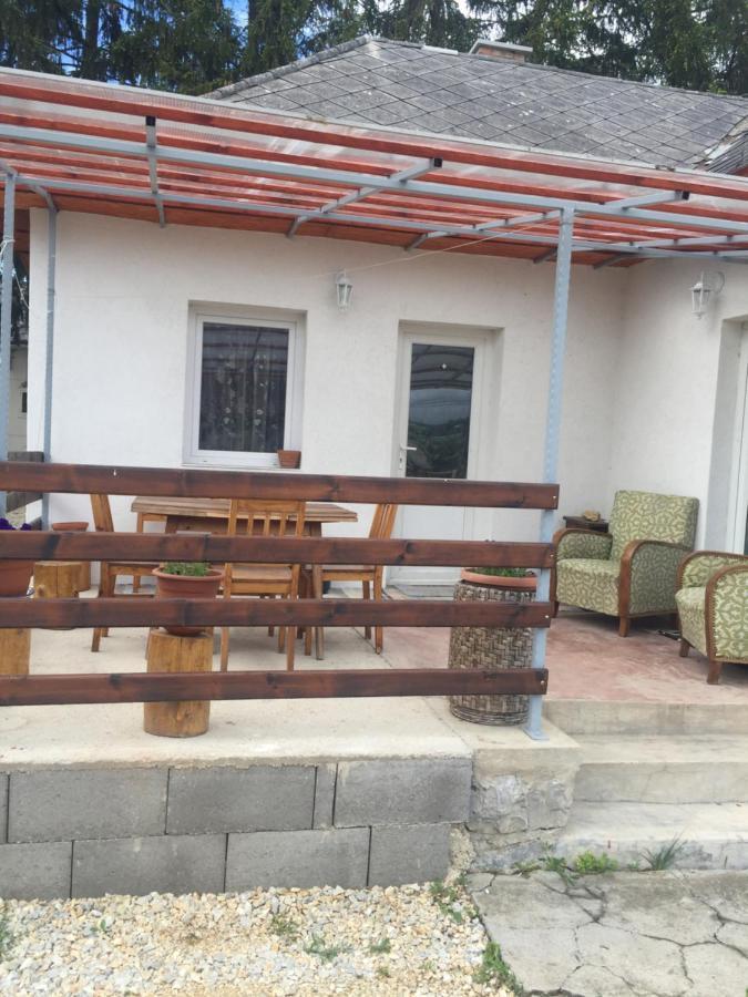 Apartamento Nyugalmas Lenarddaroc
