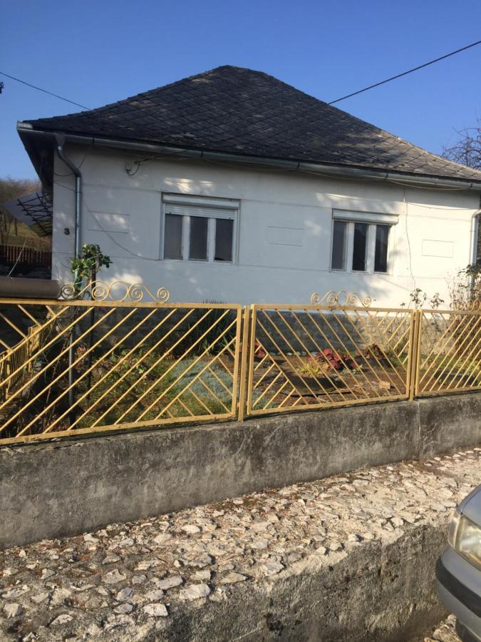 Apartamento Nyugalmas Lenarddaroc
