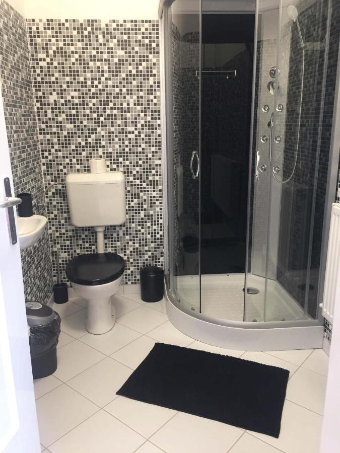 Nyugalmas Apartamento Lenarddaroc